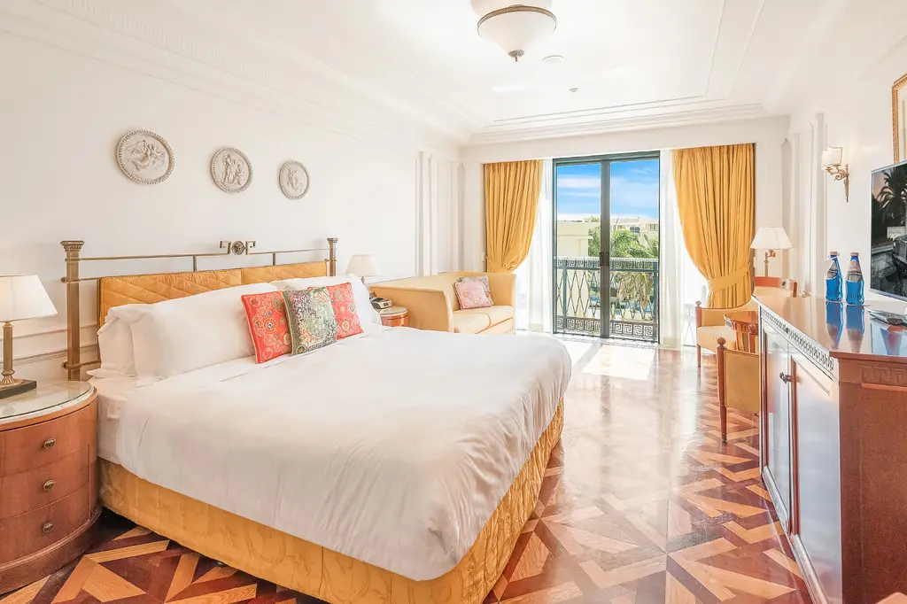 Imperial Hotel Gold Coast image 3