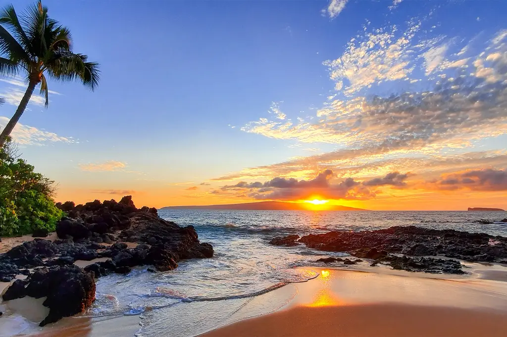 Royal Lahaina Resort & Bungalows image 2
