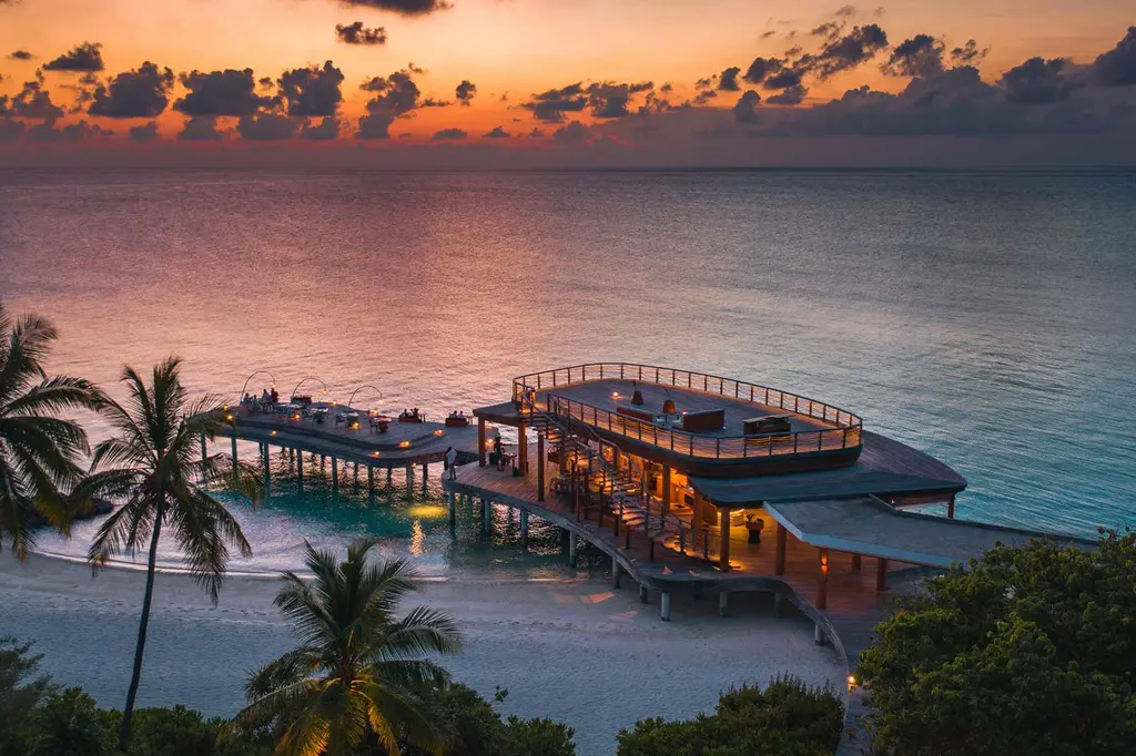 Sirru Fen Fushi – Private Lagoon Resort image 5