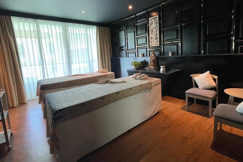 Wyndham Grand Nai Harn Beach Phuket image 14