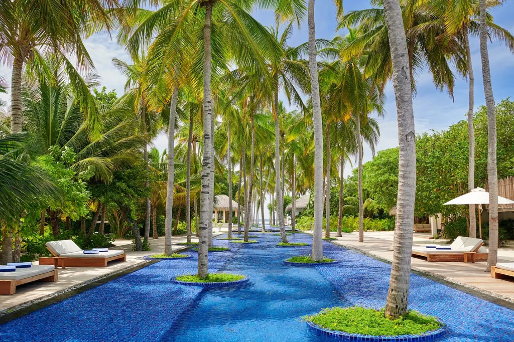 Sirru Fen Fushi – Private Lagoon Resort image 6