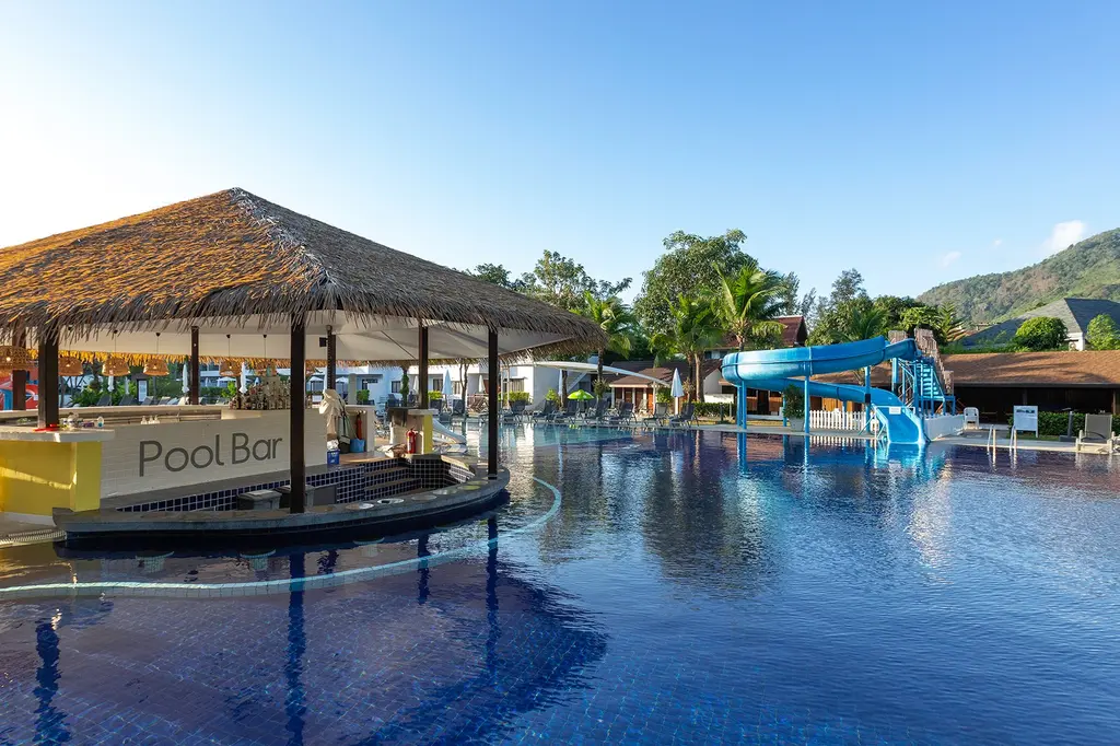 Sunwing Kamala Beach image 12